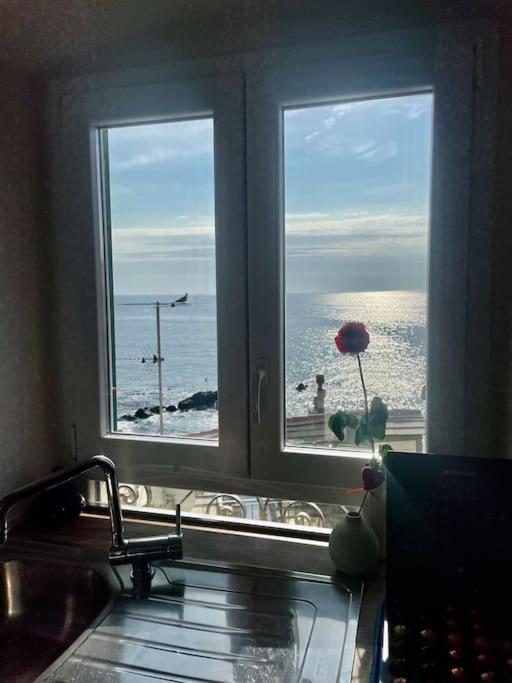 Moonlight In Boccadasse Apartment Genoa Bagian luar foto
